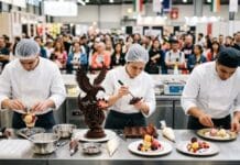 Gelato World Cup 2026 : la France vice-championne du monde Équipe de glaciers en compétition présentant des desserts glacés